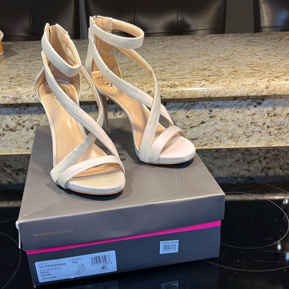 Vince Camuto satin shoes style VC-Devinhara